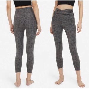 NWT Nike Grey Polka Dots Twist High Leggings
